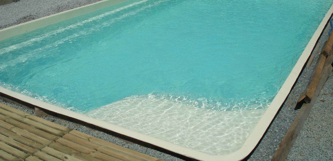 Installation de coque piscine polyester Mon de Pra au Landreau - Littoral Piscines (44)-10